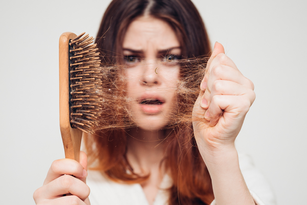 Queda de cabelo e pele com manchas. Você pode estar com carência de minerais!